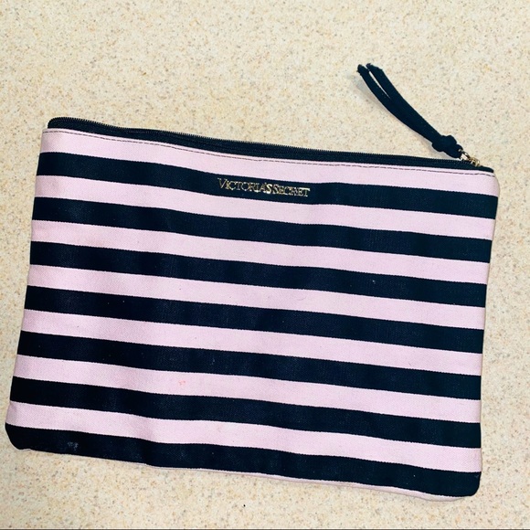 Victoria's Secret Handbags - Victoria’s Secret makeup bag